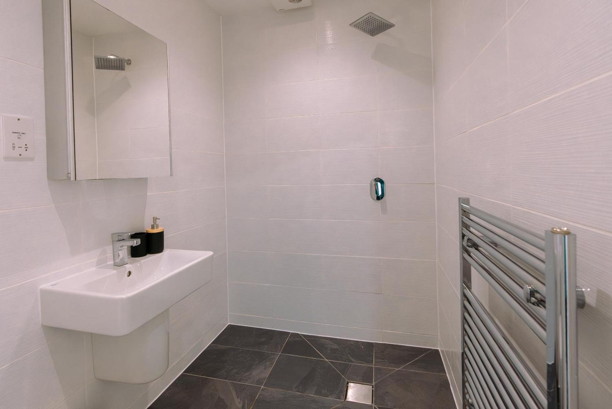 Modern City Centre Apartment Ексетер Екстер'єр фото